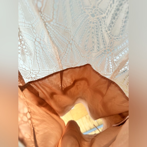 LIKE NEW FOR LOVE & LEMONS WHITE LACE LONG SLEEVE MINI DRESS SZ SMALL - Picture 2 of 6